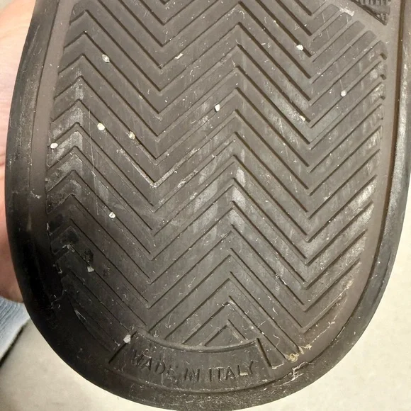 AUTH Preowned Womens Chanel White/Black Low Top Sneakers, size 38, Made in Italy - Picture 12 of 16